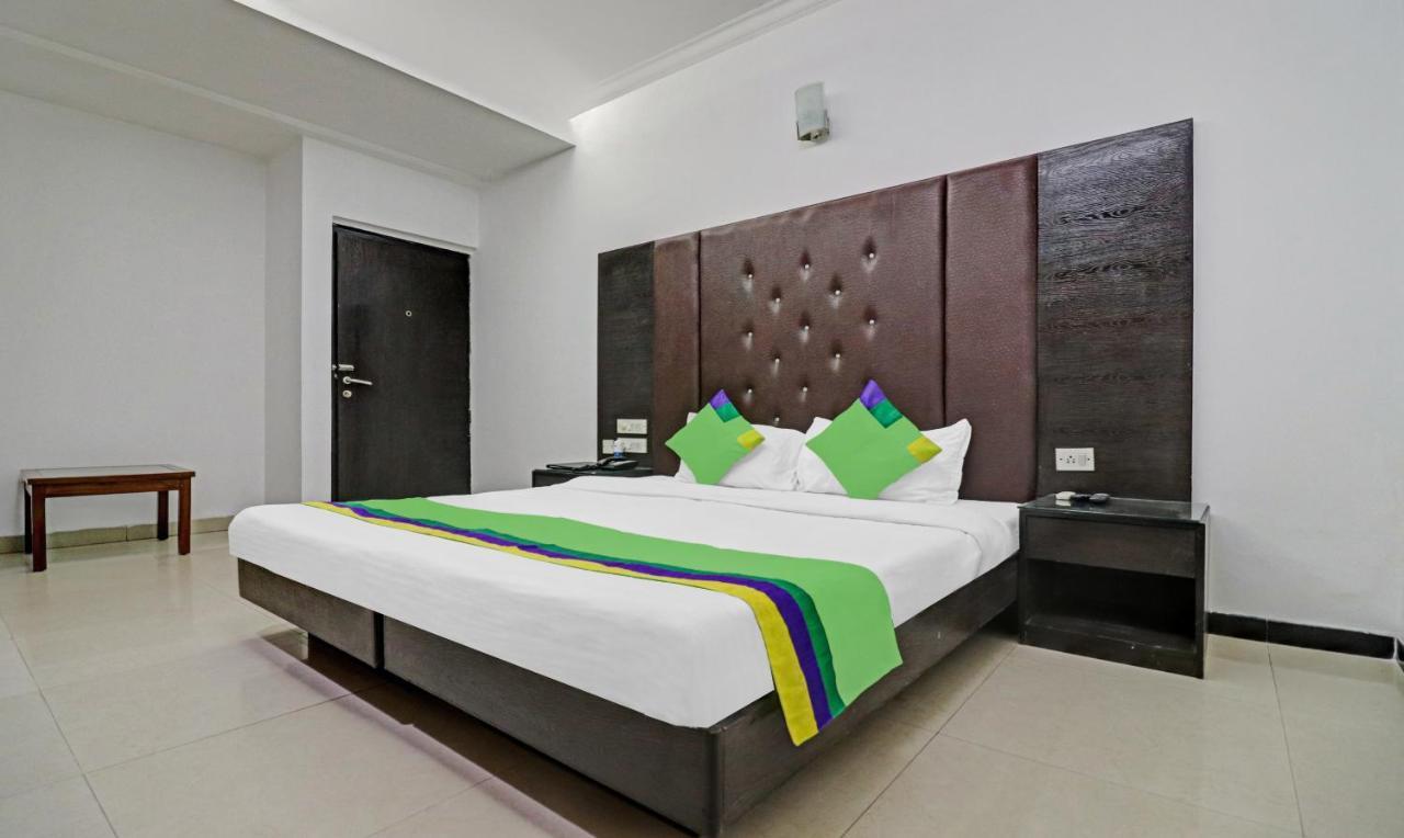 Treebo Trend Exotica Opp Sector 62 Ghaziabad Exterior photo