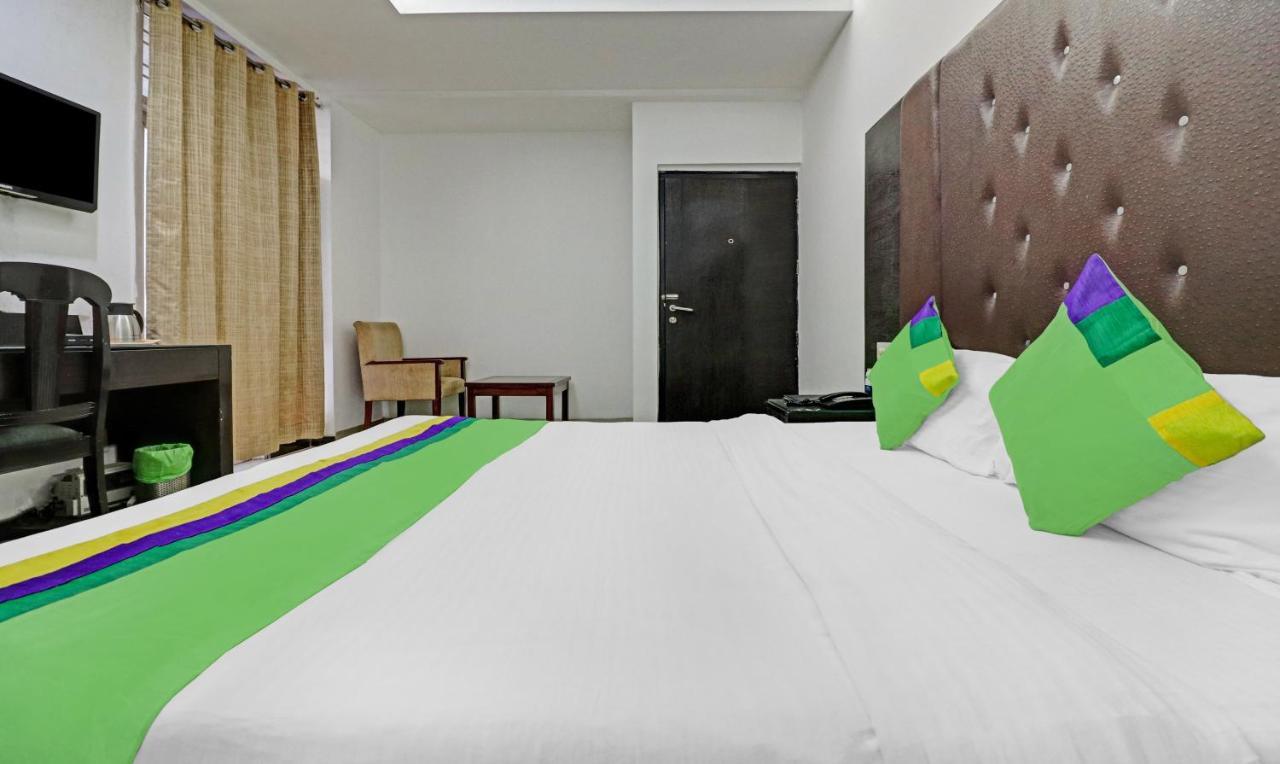 Treebo Trend Exotica Opp Sector 62 Ghaziabad Exterior photo
