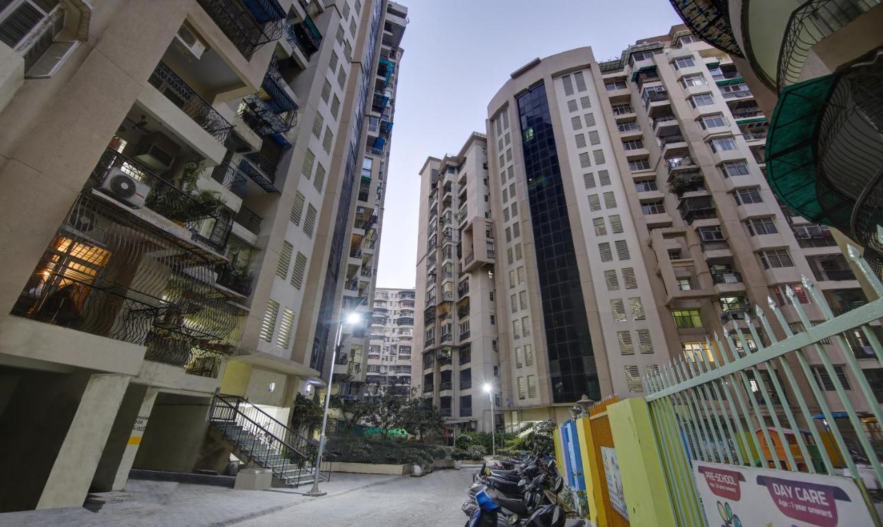Treebo Trend Exotica Opp Sector 62 Ghaziabad Exterior photo