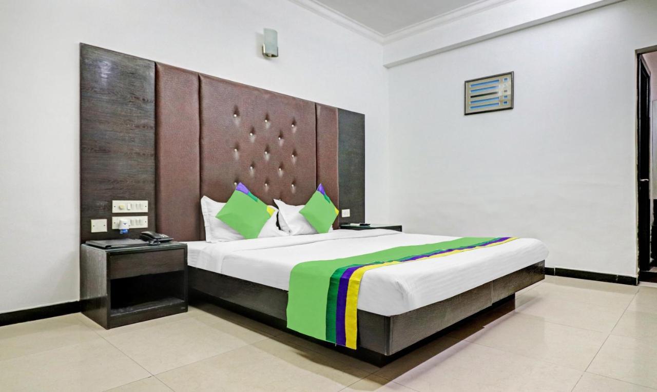 Treebo Trend Exotica Opp Sector 62 Ghaziabad Exterior photo