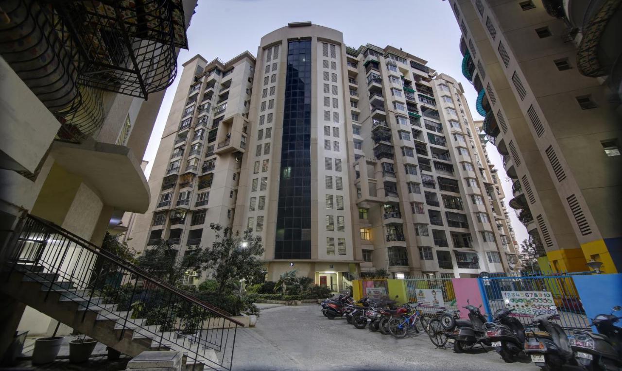 Treebo Trend Exotica Opp Sector 62 Ghaziabad Exterior photo